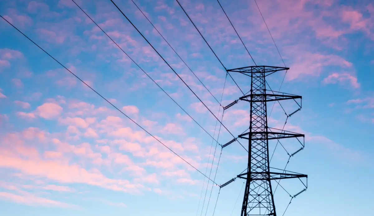 Bénin : Électrification hors réseau de douze localités approuvée, un pas vers le développement économique