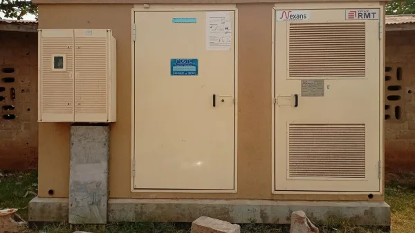 Un poste de transformation électrique à Womey, dans la commune d’Abomey-Calavi, photographié le 24 janvier 2022. Photo d’archive sans lien direct avec les perturbations du 19 octobre 2026.